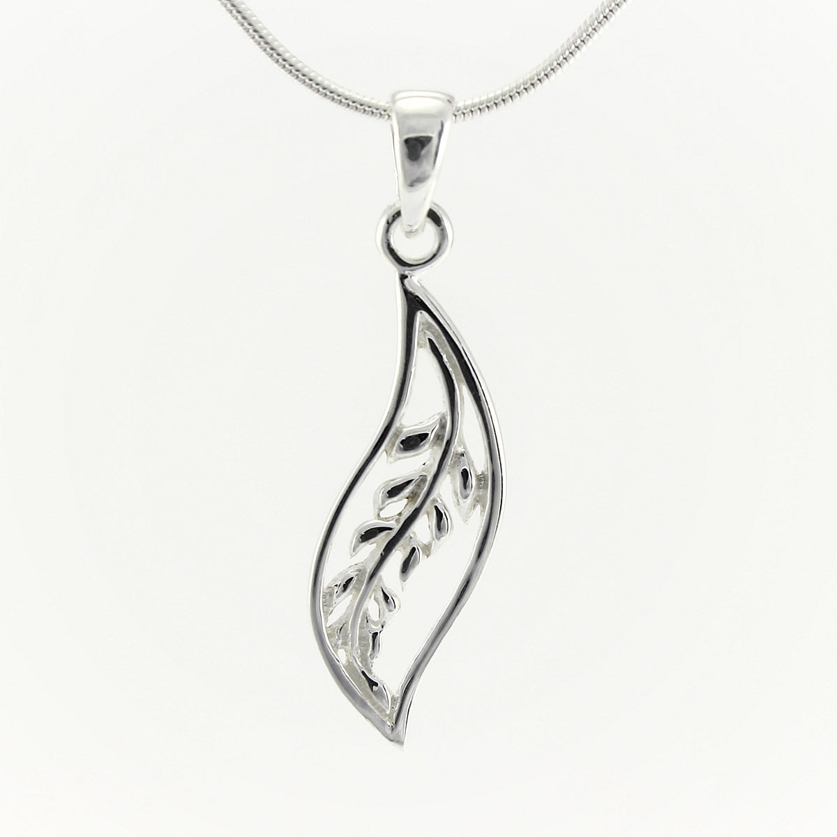 SWN135 Sterling Silver Pendant Necklace
